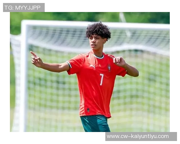 乔治娜分享迷你罗在U16国家队夺冠庆祝瞬间感慨妈妈为你感到无比骄傲